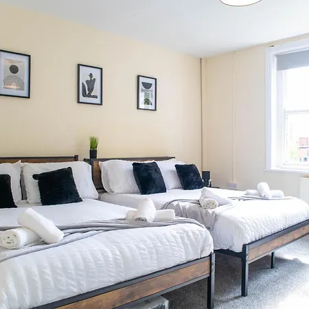 Apartment 3 Bedroom House - Free Parking-hospital-contractors-families