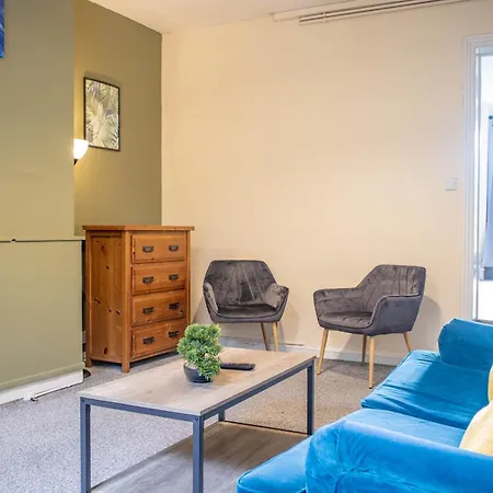 Apartment 3 Bedroom House - Free Parking-hospital-contractors-families Leeds (West Yorkshire)