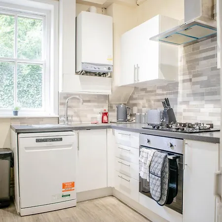 Apartment 3 Bedroom House - Free Parking-hospital-contractors-families Leeds (West Yorkshire)