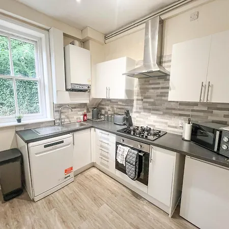 Apartment 3 Bedroom House - Free Parking-hospital-contractors-families Leeds (West Yorkshire)