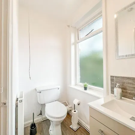 Apartment 3 Bedroom House - Free Parking-hospital-contractors-families Leeds (West Yorkshire)